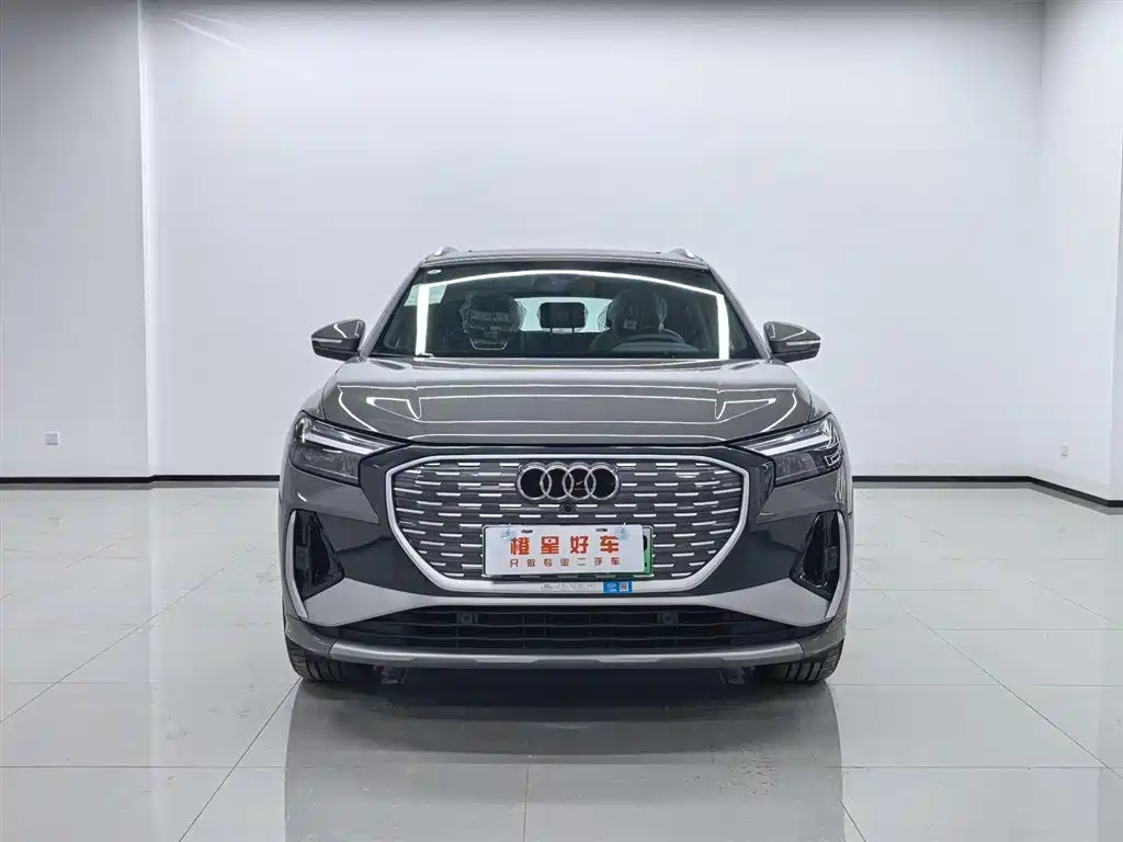 Audi Q4 e-tron — фото 2