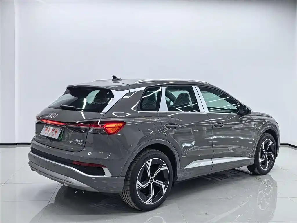 Audi Q4 e-tron — фото 4