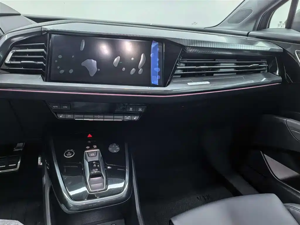 Audi Q4 e-tron — фото 10