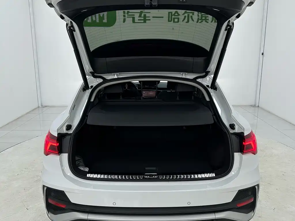 Audi Q3 Sportback — фото 15