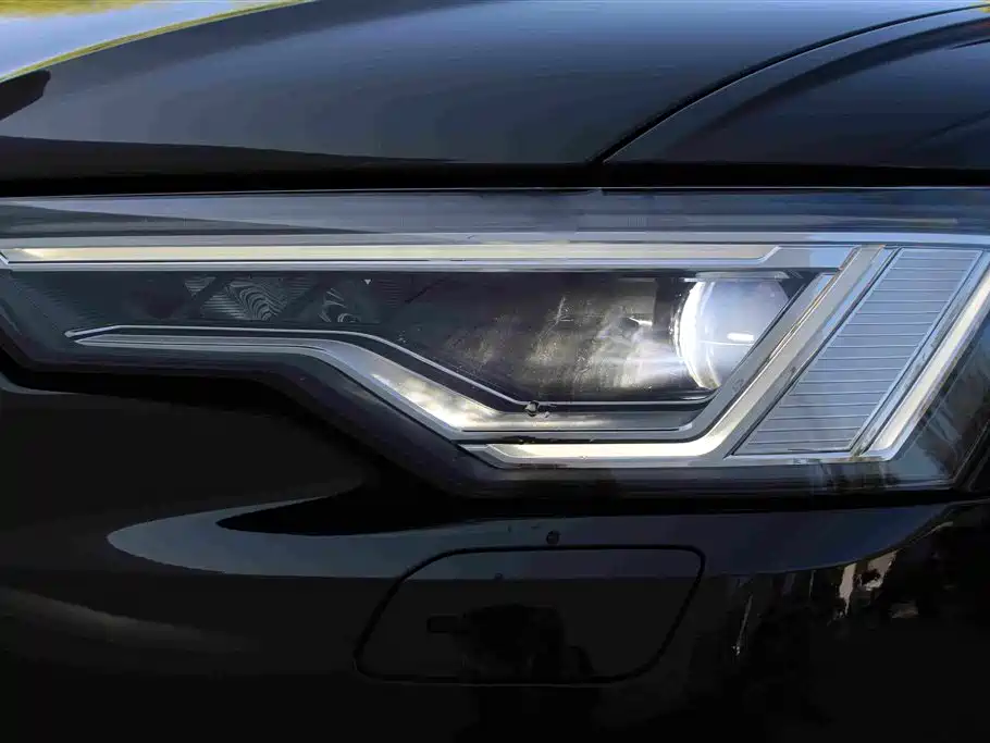 Audi A6L — фото 13