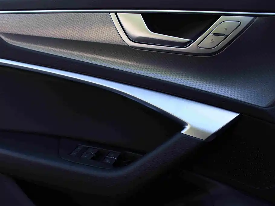 Audi A6L — фото 7
