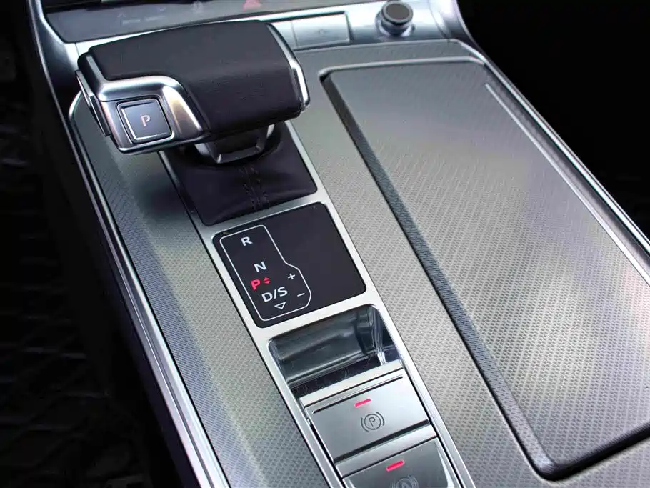Audi A6L — фото 9