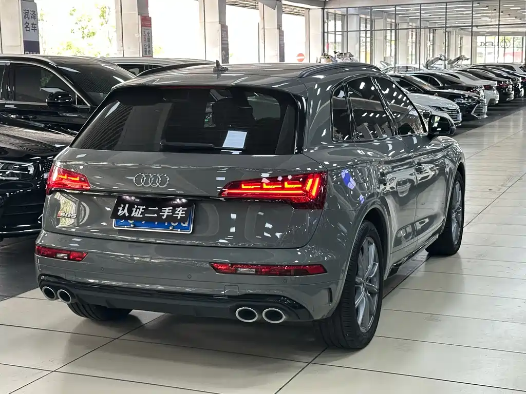 Audi SQ5 — фото 18