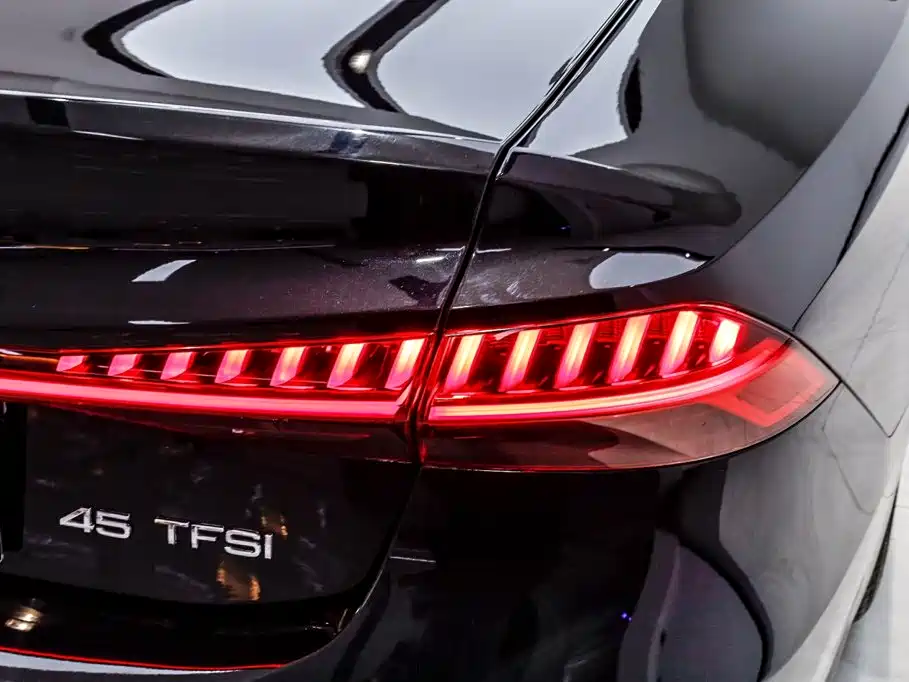 Audi A7L — фото 22