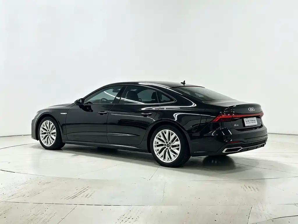 Audi A7L — фото 8