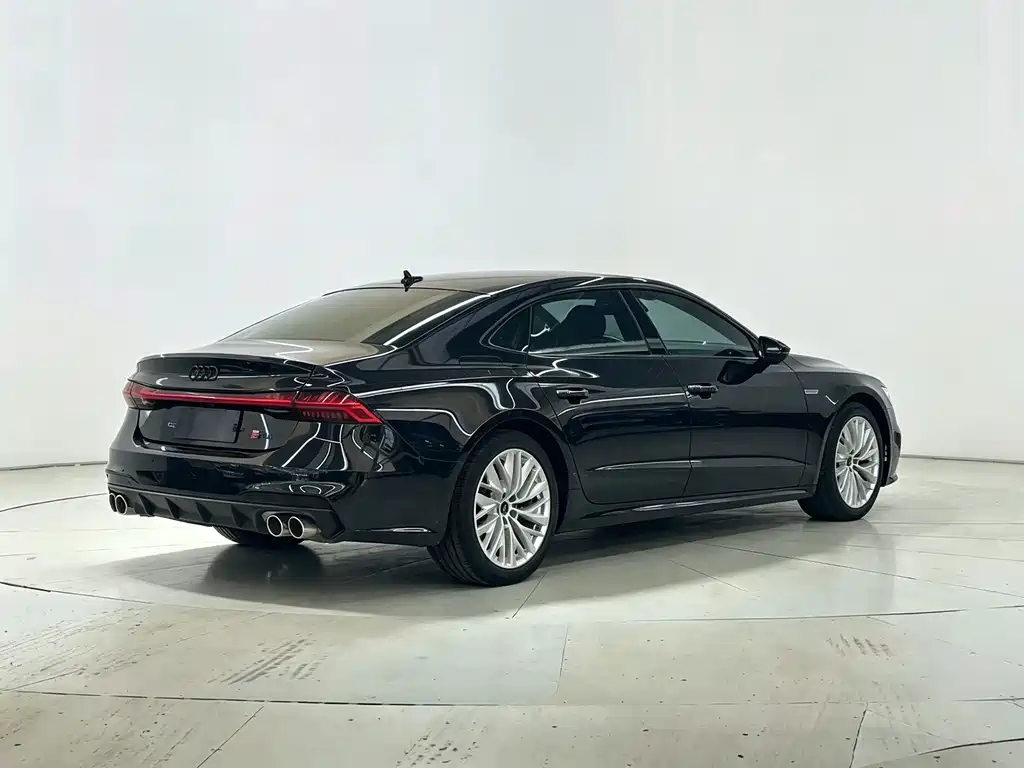 Audi A7L — фото 9