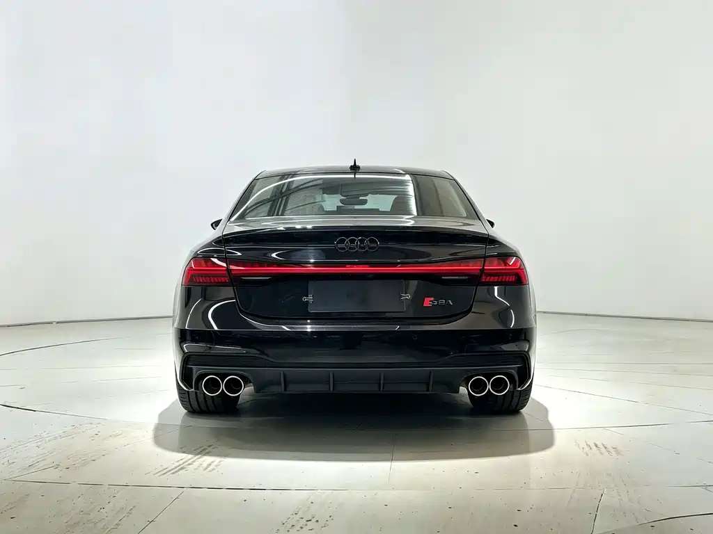 Audi A7L — фото 10