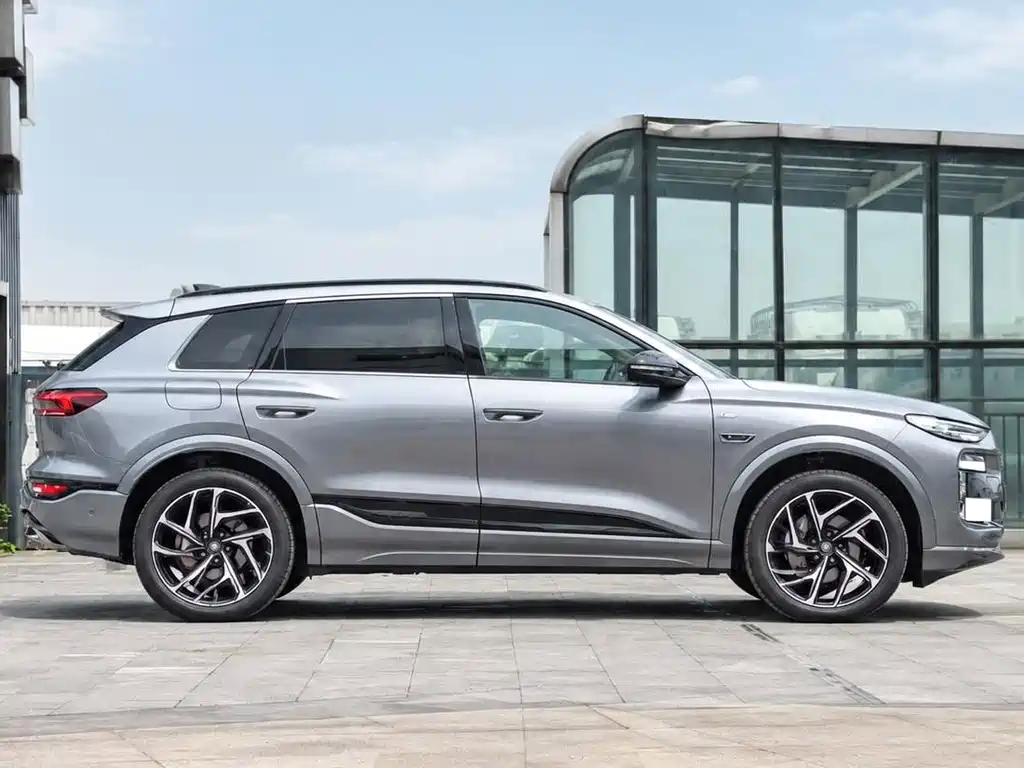 Audi Q6L e-tron — фото 7