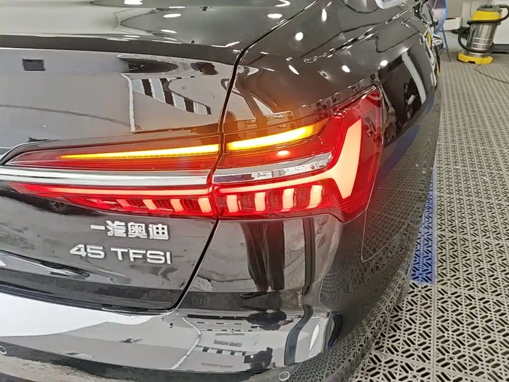 Audi A6L — фото 8