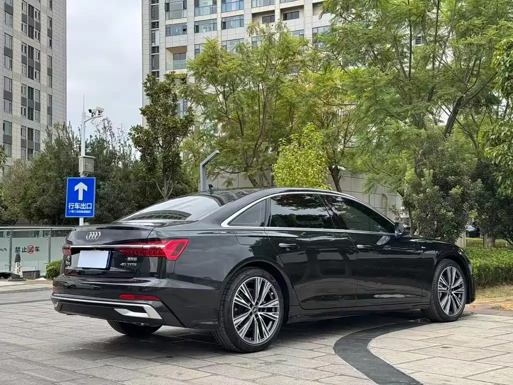 Audi A6L — фото 9