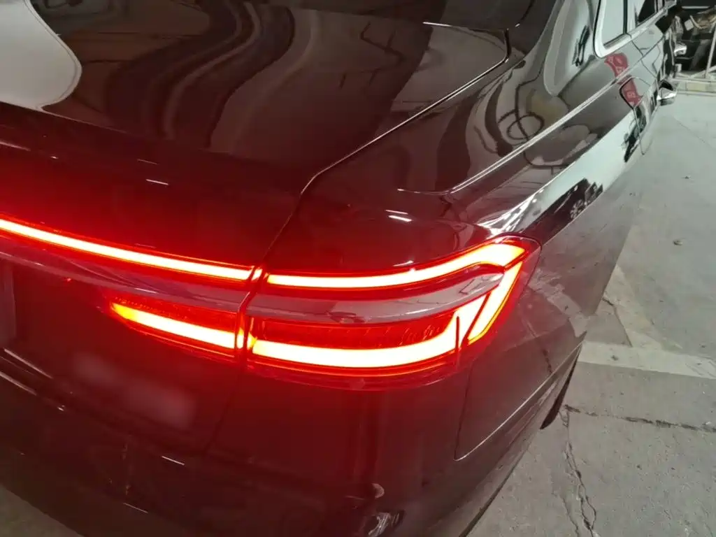 Audi A8 — фото 8