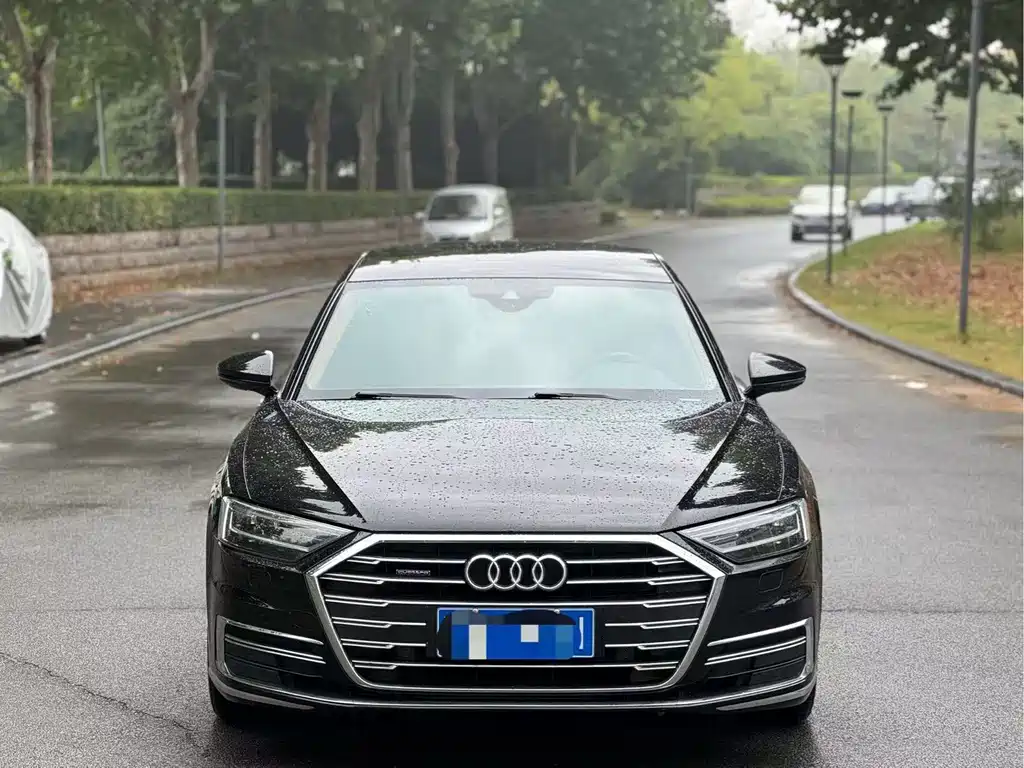 Audi A8 — фото 2