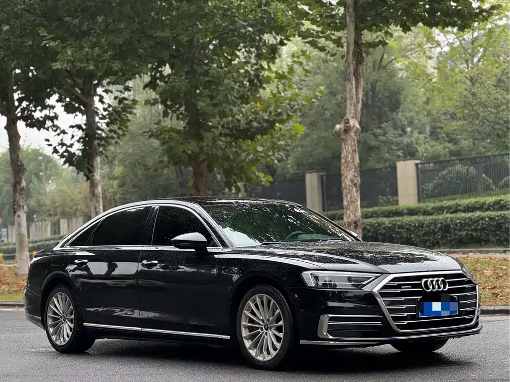 Audi A8 — фото 3