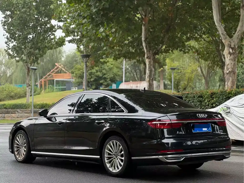 Audi A8 — фото 4