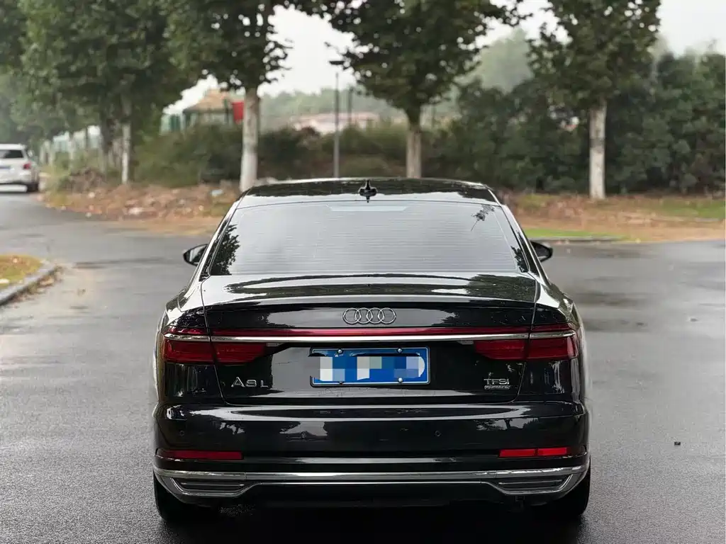 Audi A8 — фото 5