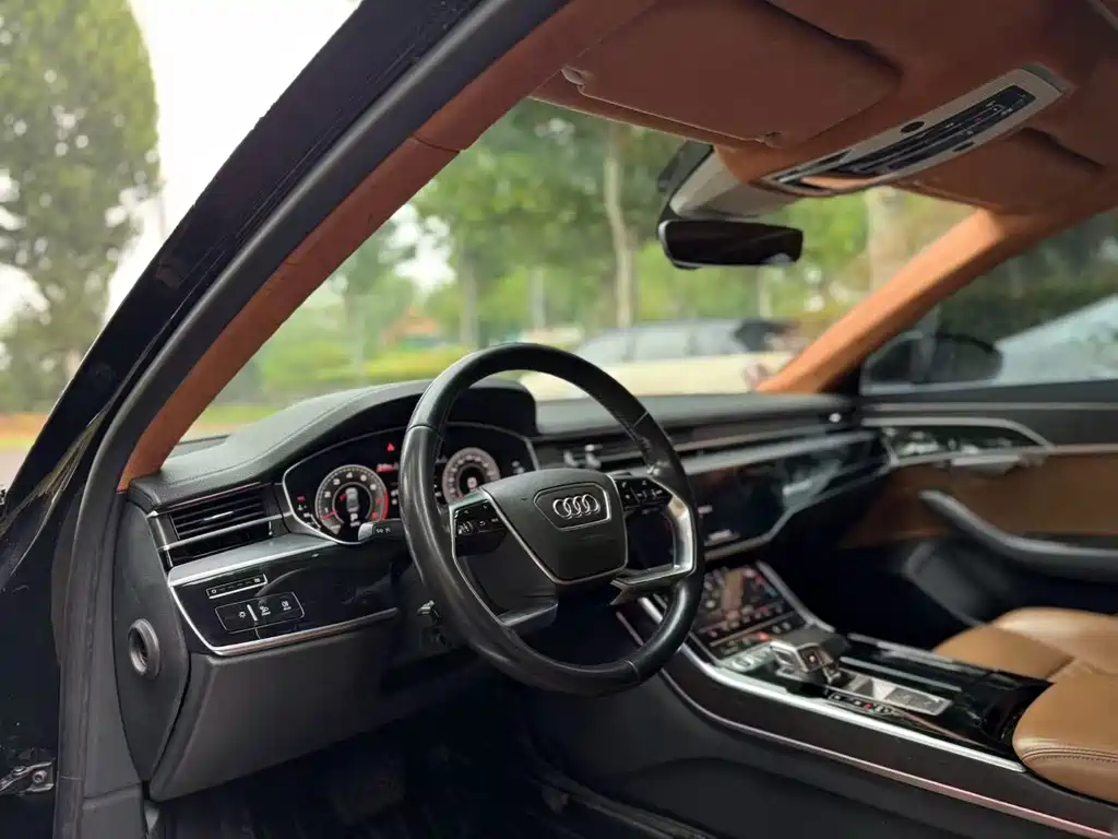 Audi A8 — фото 7