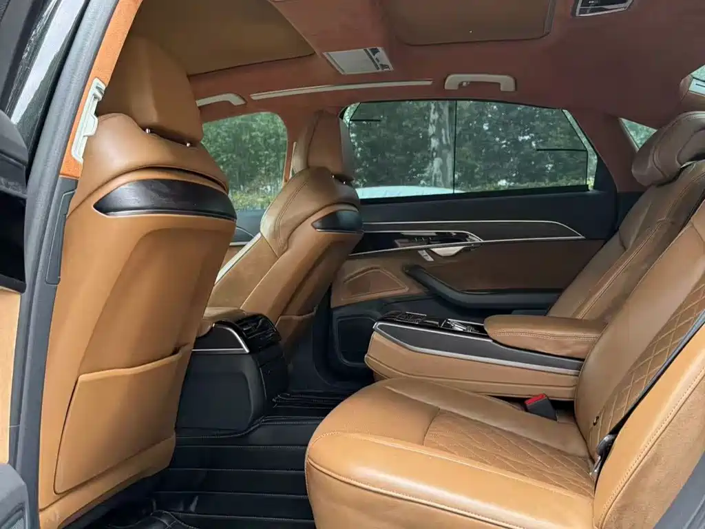 Audi A8 — фото 8