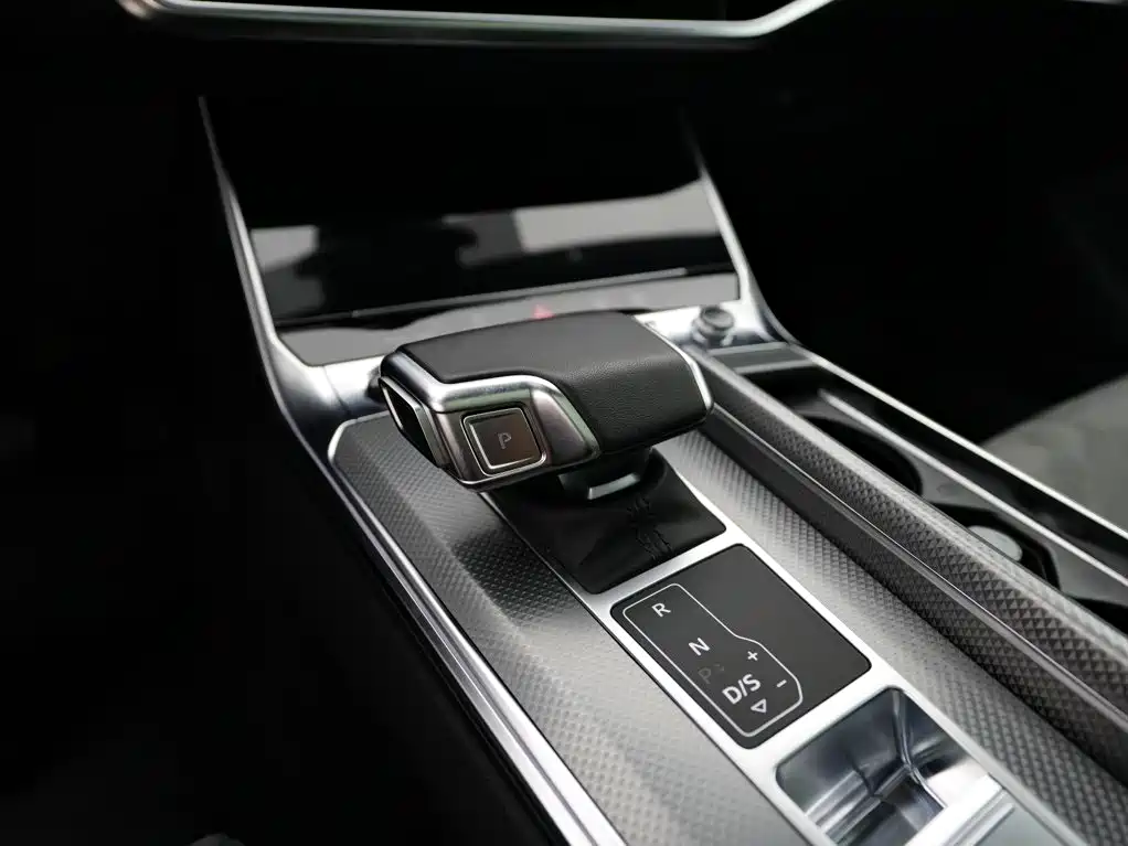 Audi A6L — фото 15
