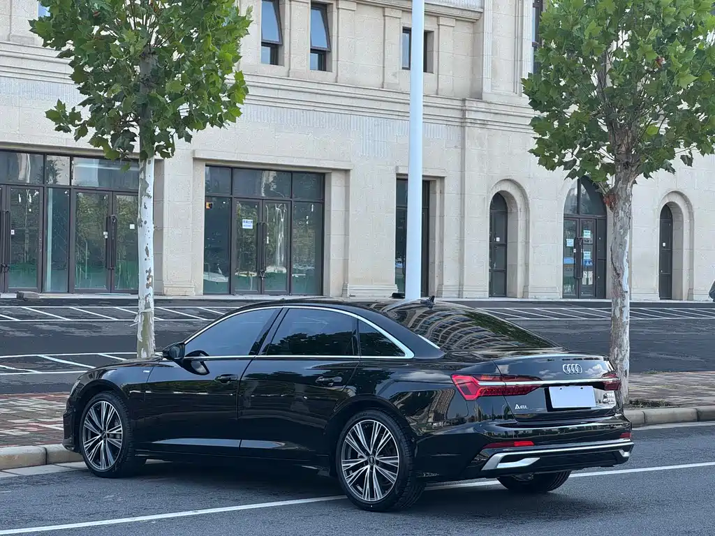 Audi A6L — фото 15