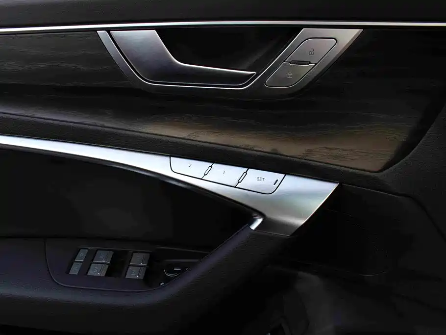 Audi A6L — фото 7