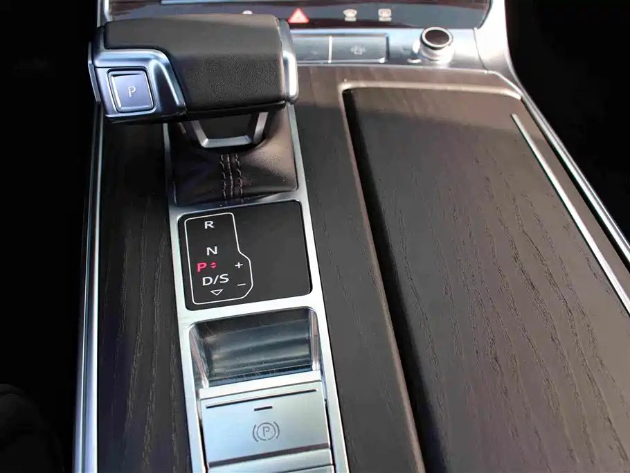 Audi A6L — фото 10