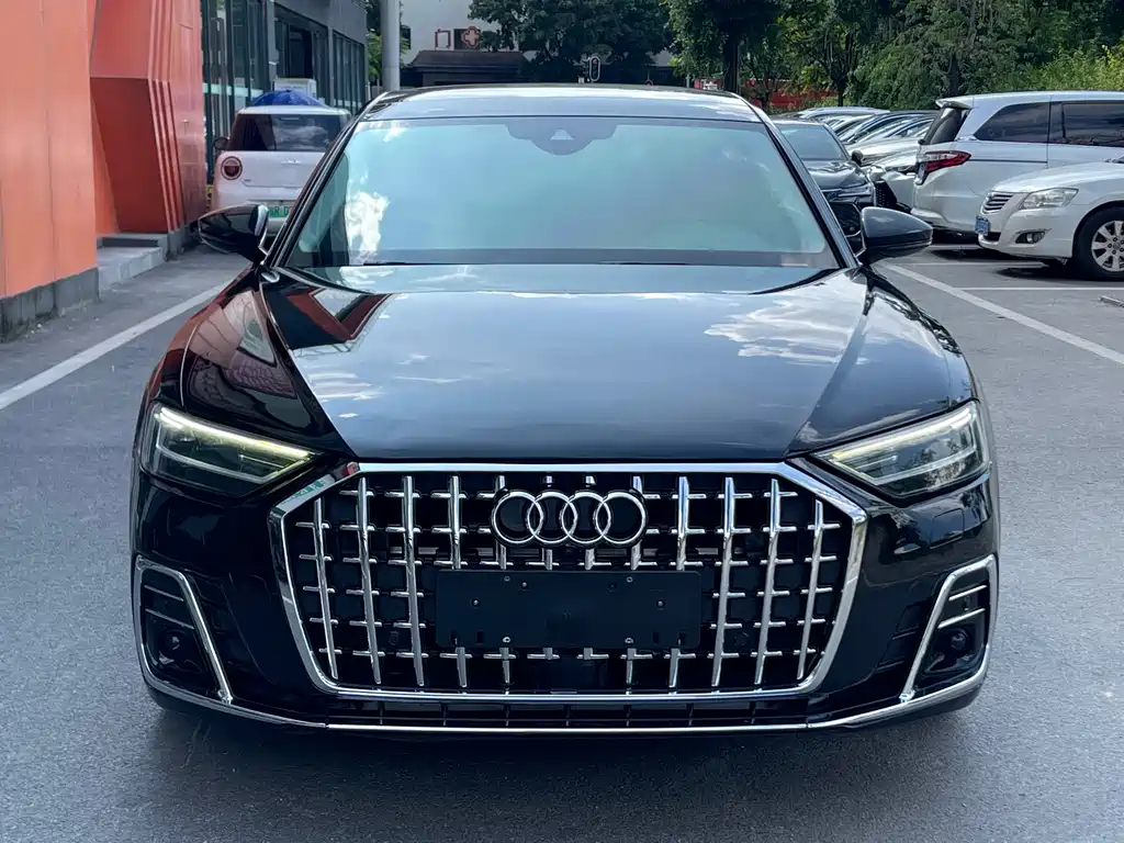 Audi A8 — фото 2