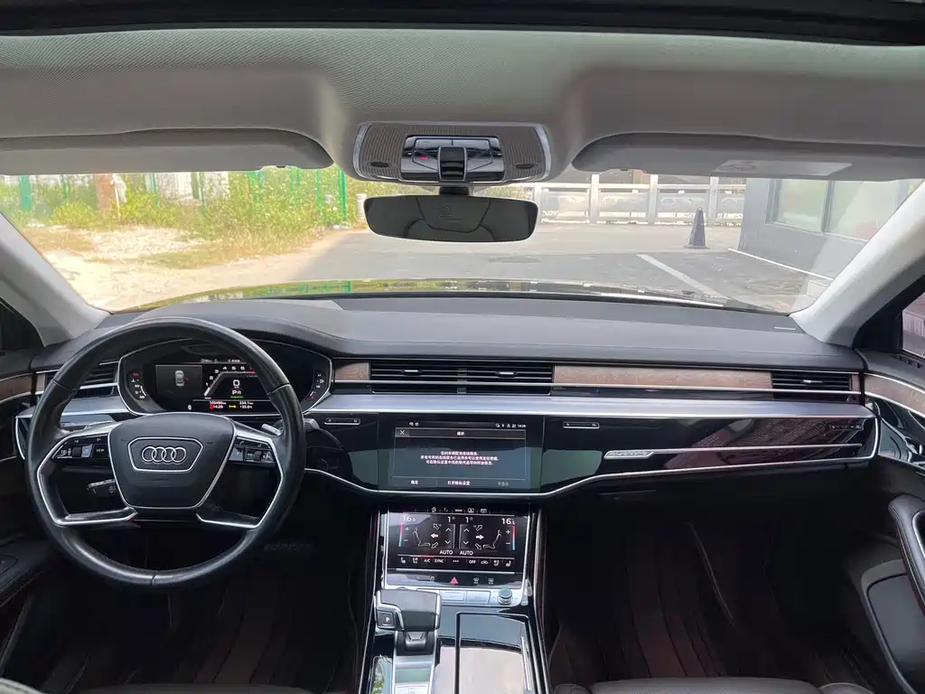 Audi A8 — фото 17