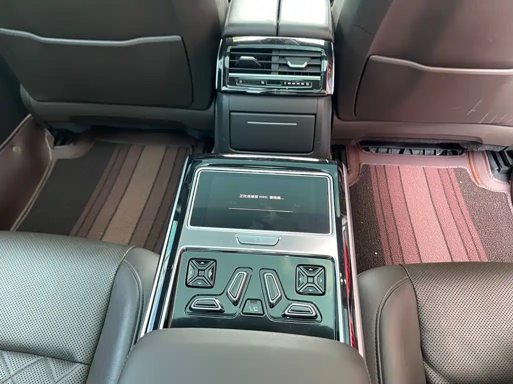 Audi A8 — фото 18