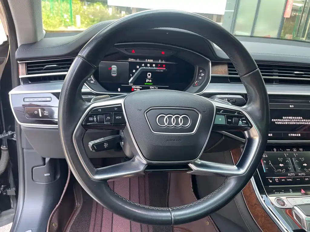 Audi A8 — фото 24