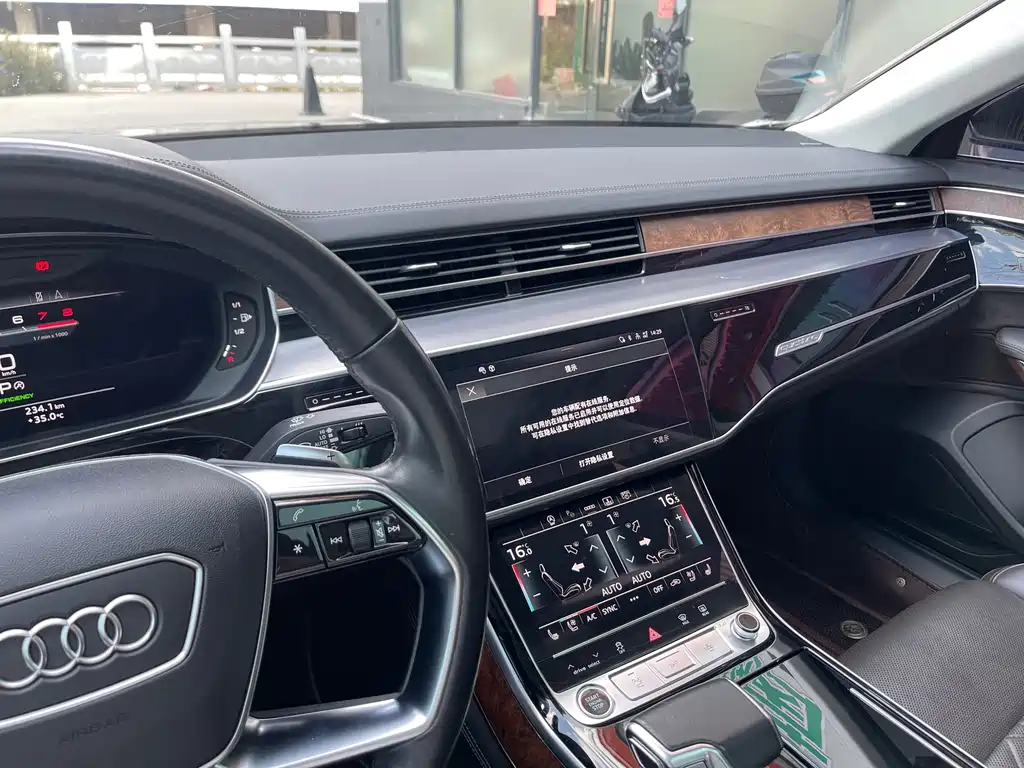 Audi A8 — фото 26