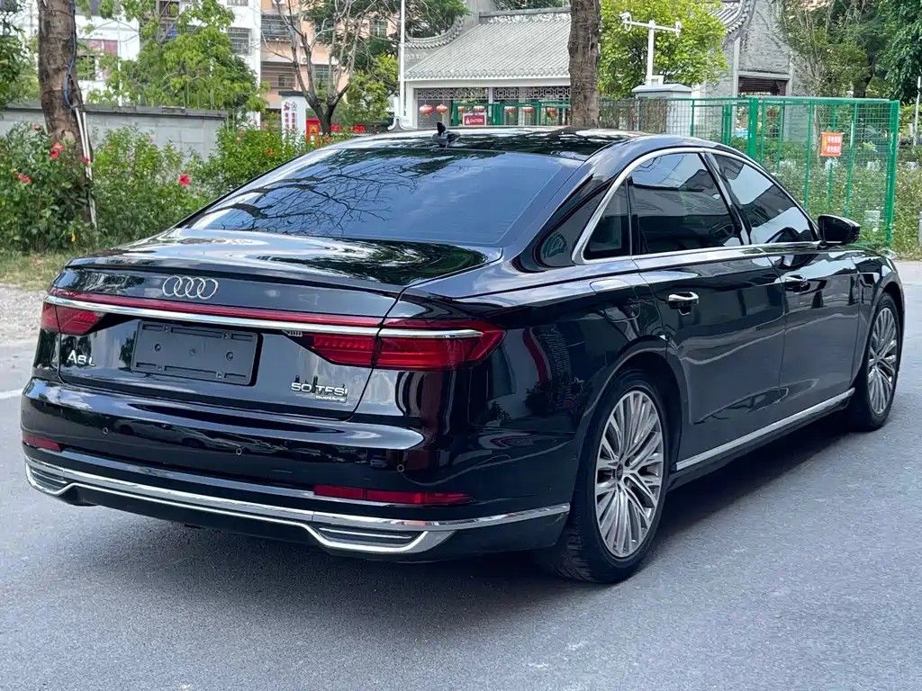 Audi A8 — фото 4