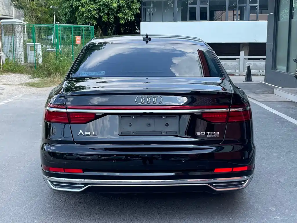 Audi A8 — фото 5