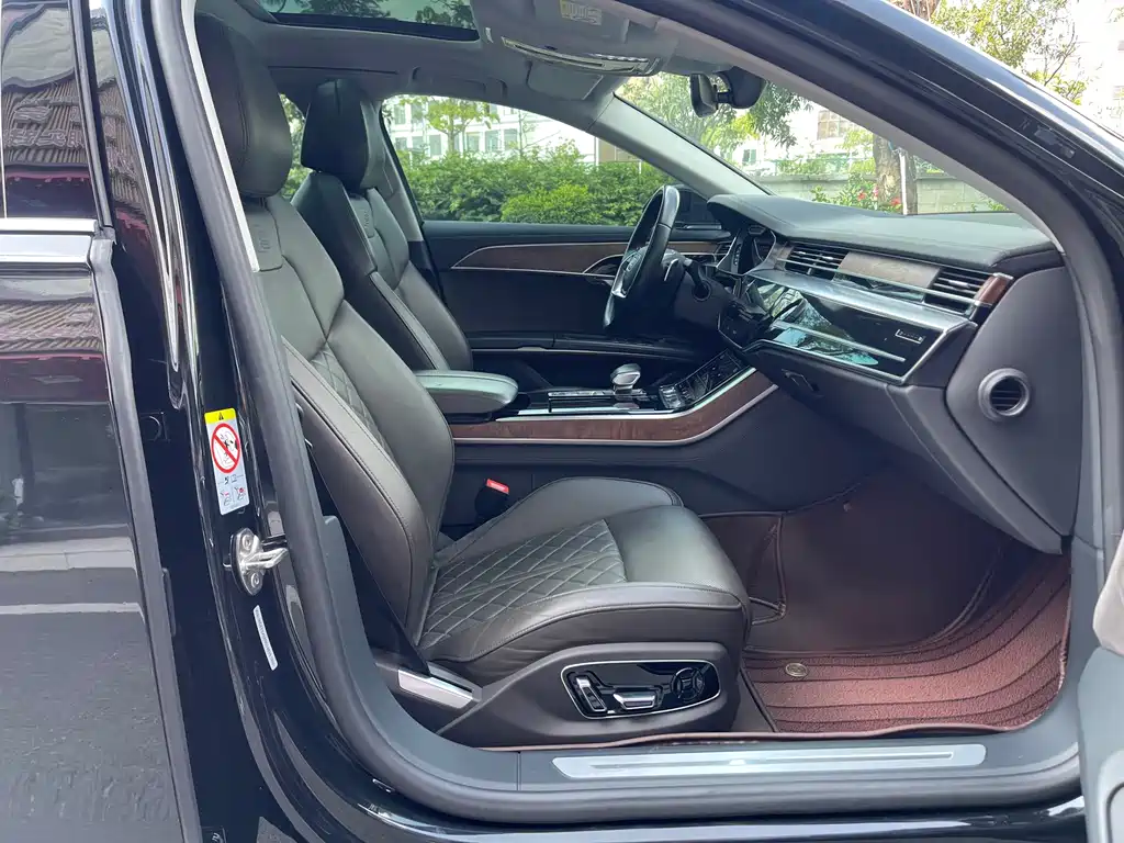 Audi A8 — фото 10