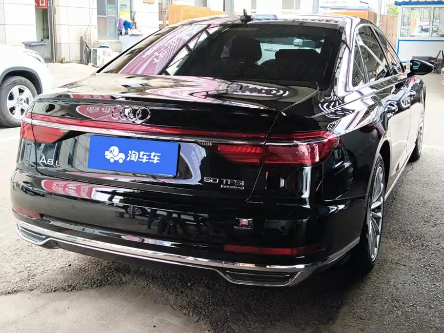 Audi A8 — фото 3