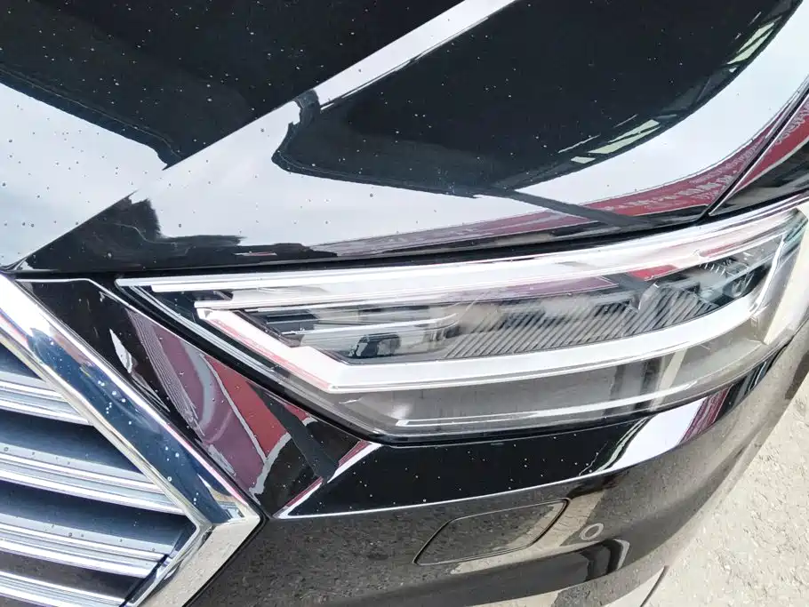 Audi A8 — фото 5