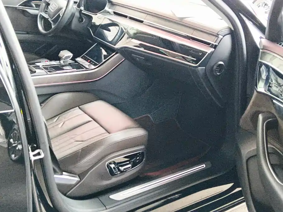Audi A8 — фото 8
