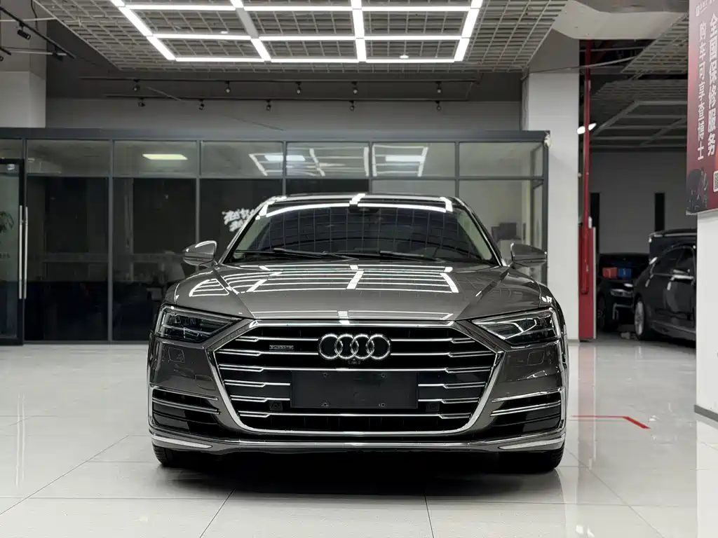 Audi A8 — фото 2
