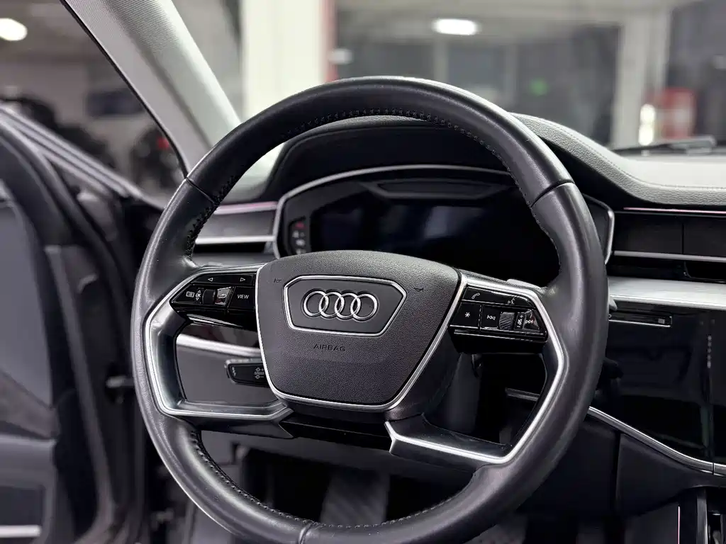 Audi A8 — фото 13