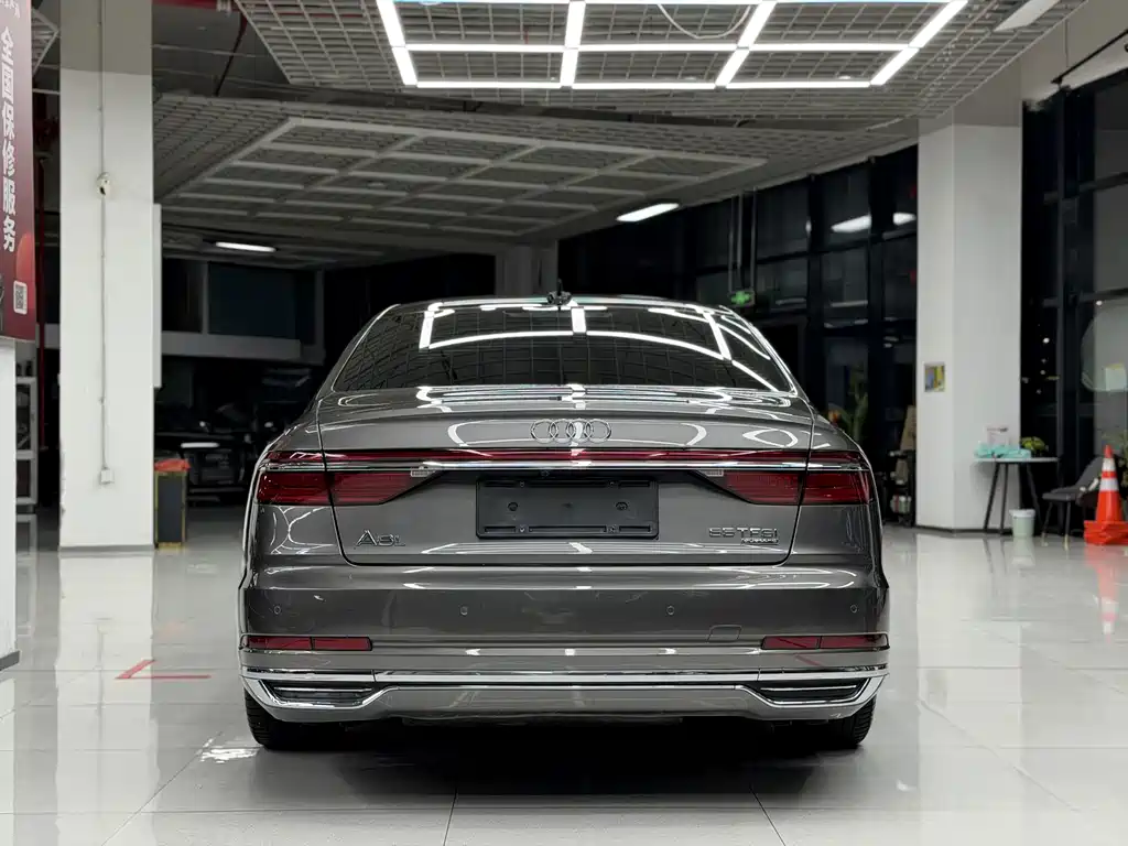 Audi A8 — фото 5