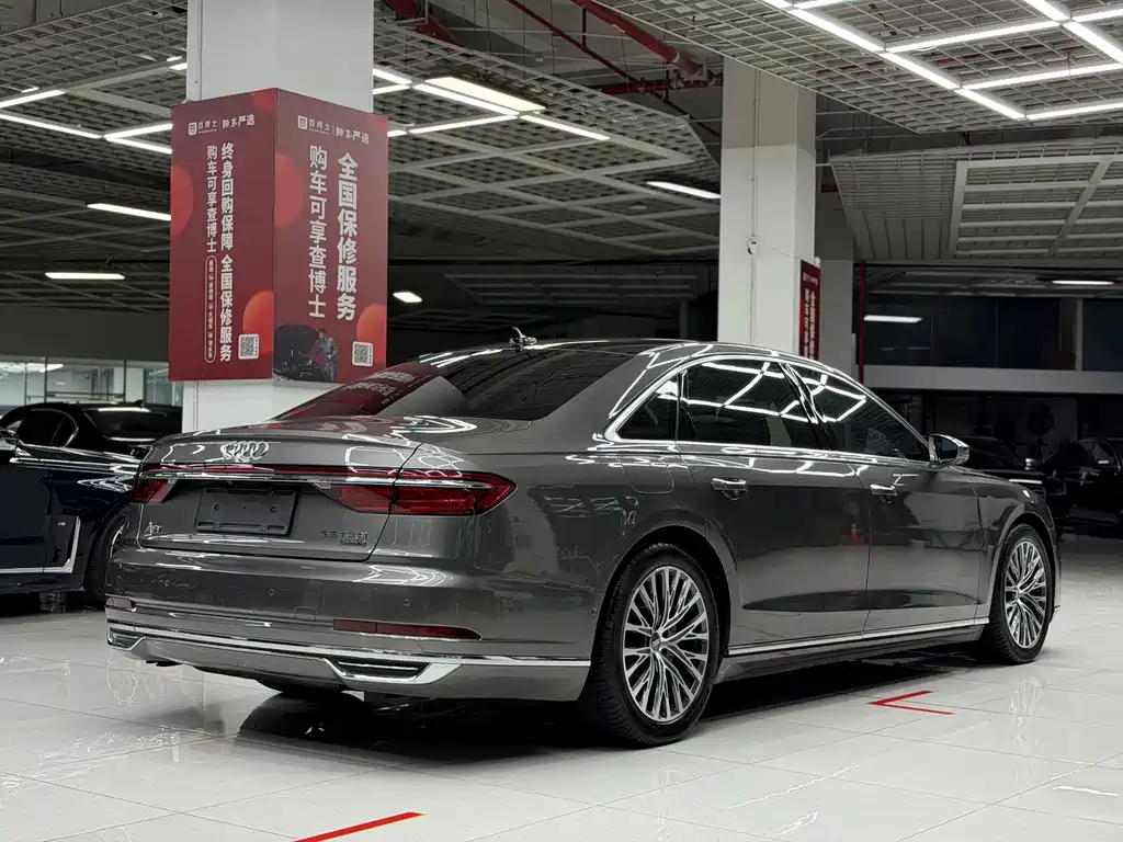 Audi A8 — фото 6