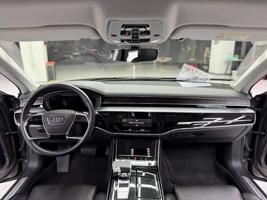 Audi A8 — фото 7