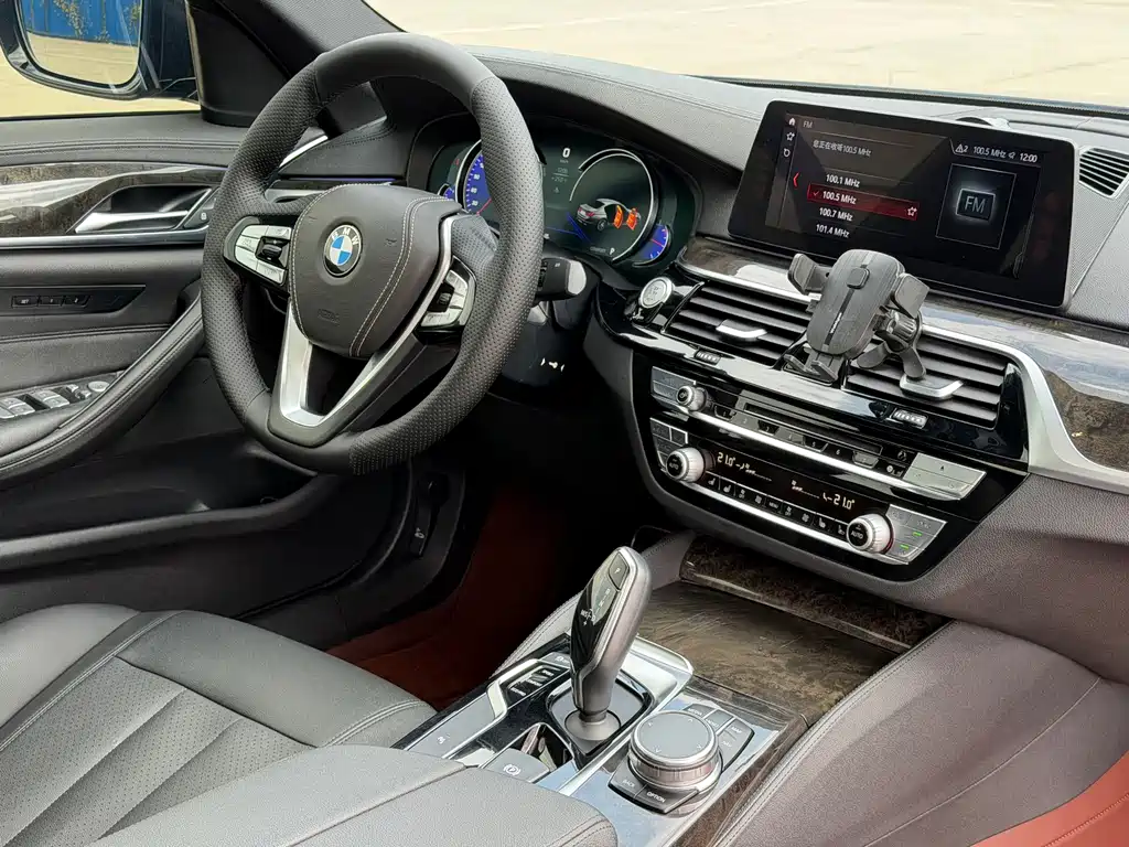 BMW 5 Series — фото 11