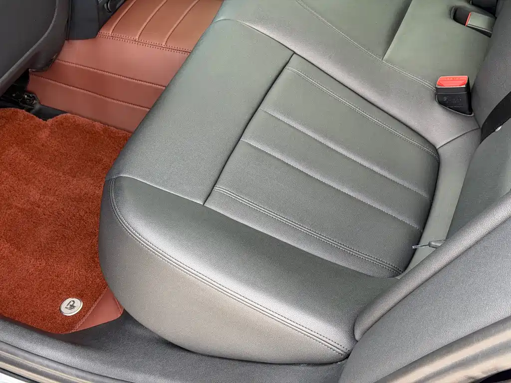 BMW 5 Series — фото 15