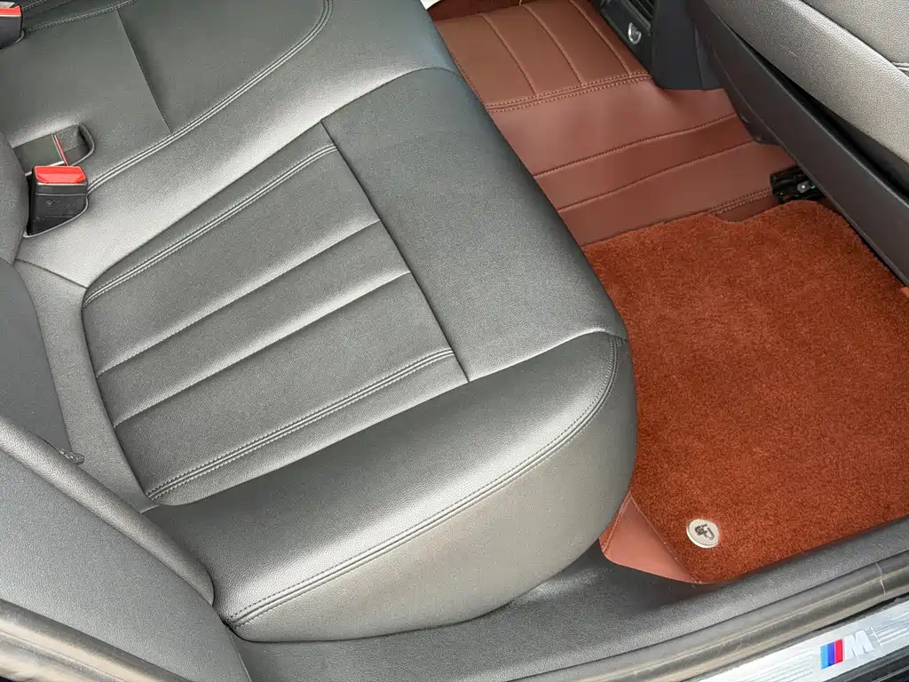 BMW 5 Series — фото 17