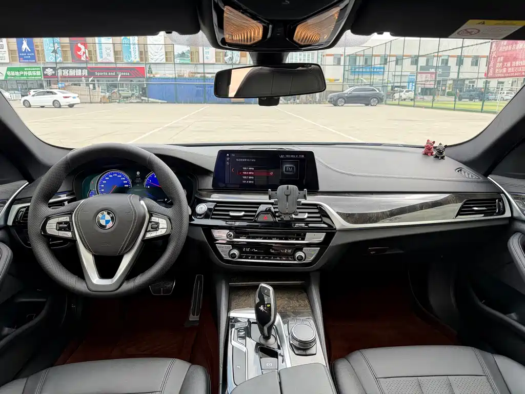 BMW 5 Series — фото 18