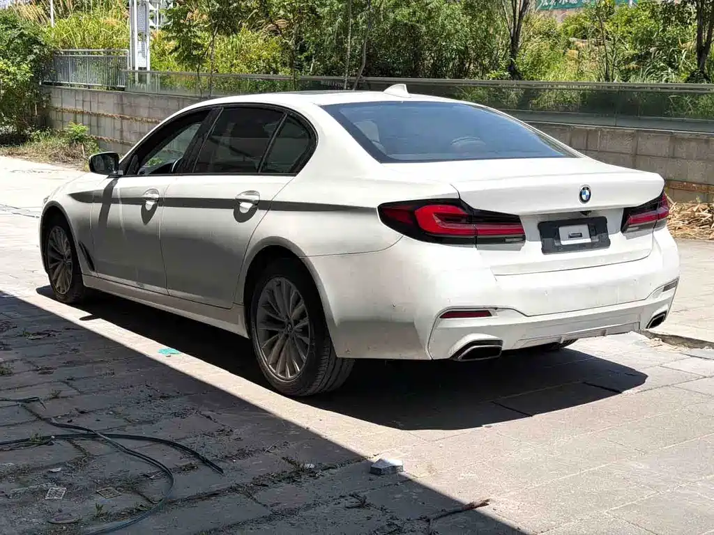 BMW 5 Series — фото 4