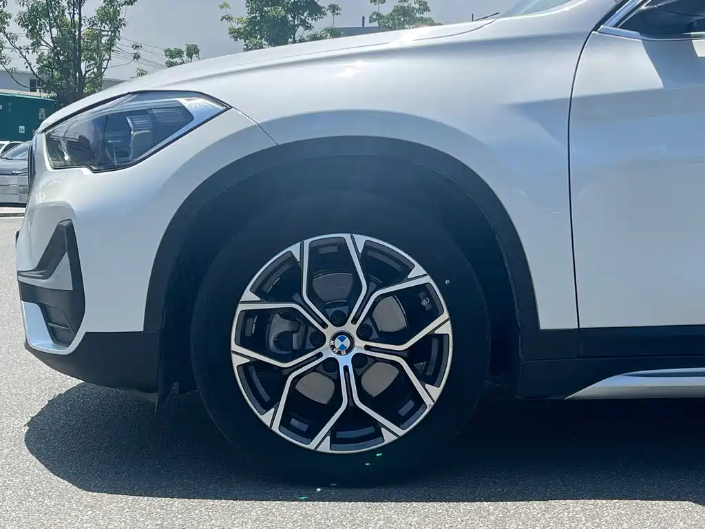 BMW X1 — фото 9