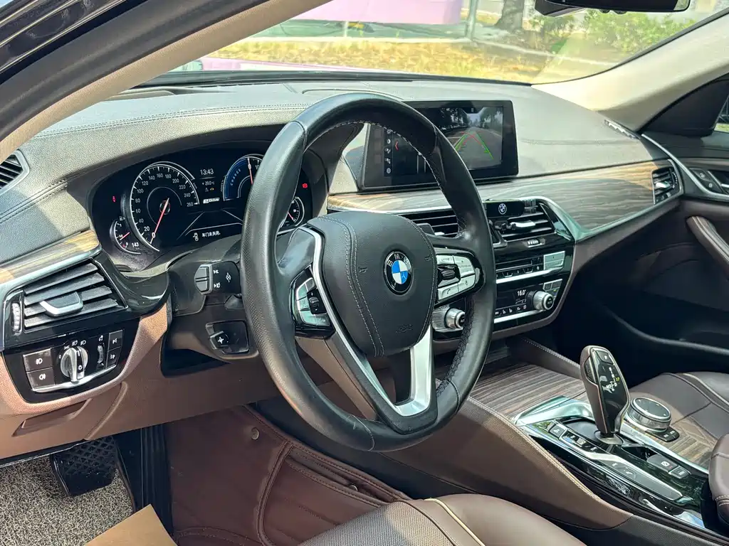 BMW 5 Series New Energy — фото 10