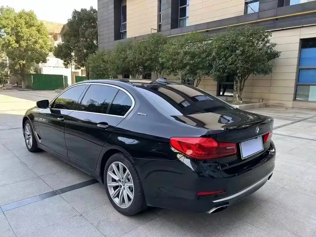 BMW 5 Series New Energy — фото 9